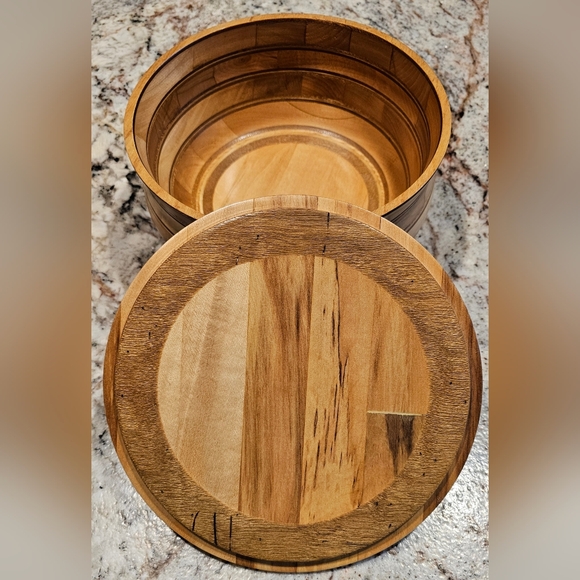 Handcrafted BEAUTIFUL Wood Bowl with Lid - Picture 3 of 4